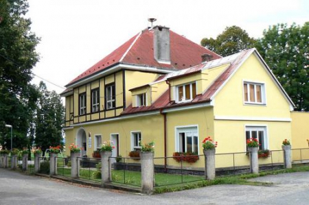ZŠ a MŠ Zahrádky - pohled na školu